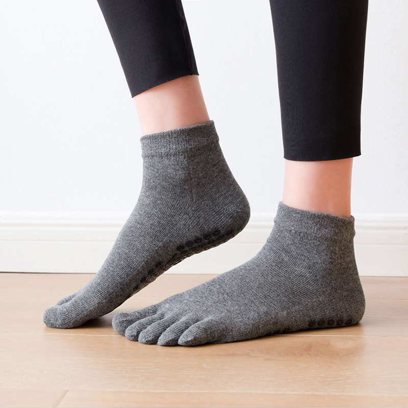 جوارب سيليكون مانعة للانزلاق خ - مراجعة Grip Sock Yoga وسعره